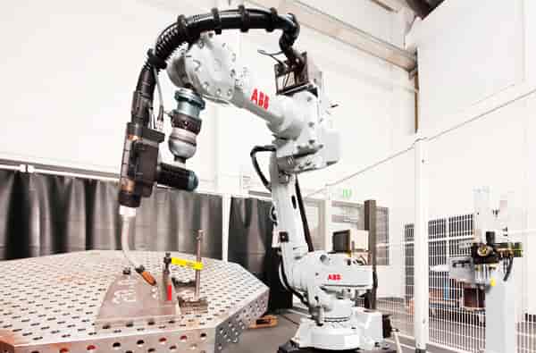 thực hành trực tiếp trên robot abb